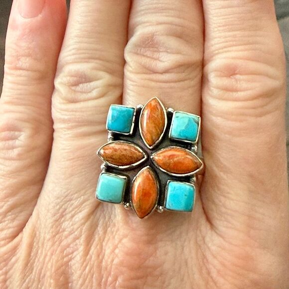 Southwestern Boho Chic: Adjustable Turquoise Cluster Ring – Handmade & Vibrant - Picture 5 of 5